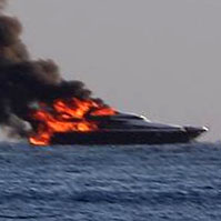 In fiamme lo yacht di De Laurentiis