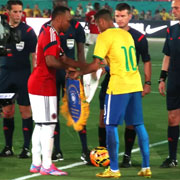 Zuniga ritrova Neymar, pace fatta tra i due (video)