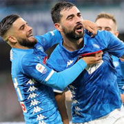 Il Napoli vince ma rischia nel finale